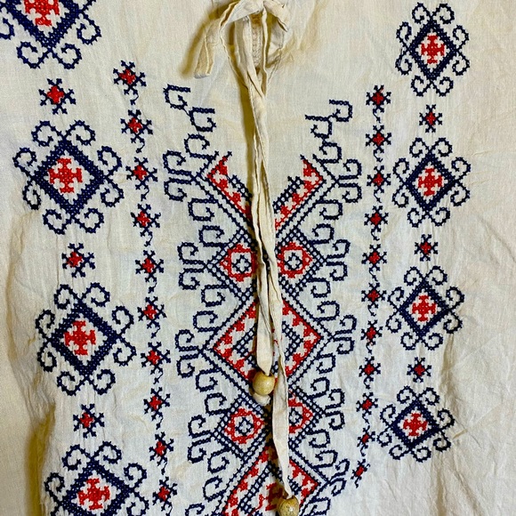 White Embroidered Long-Sleeve blouse - Picture 3 of 5